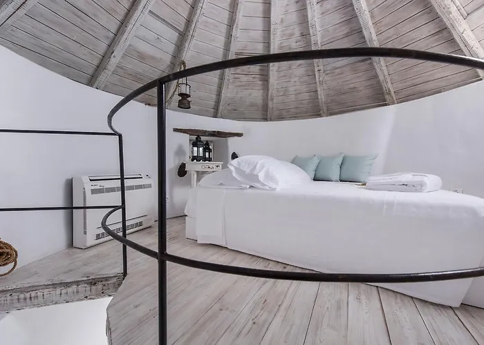 Vila Anemoscope Windmill Pýrgos